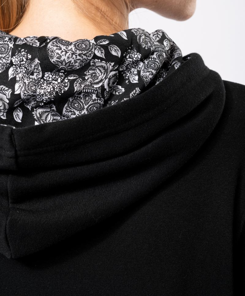 black/ mexican skull